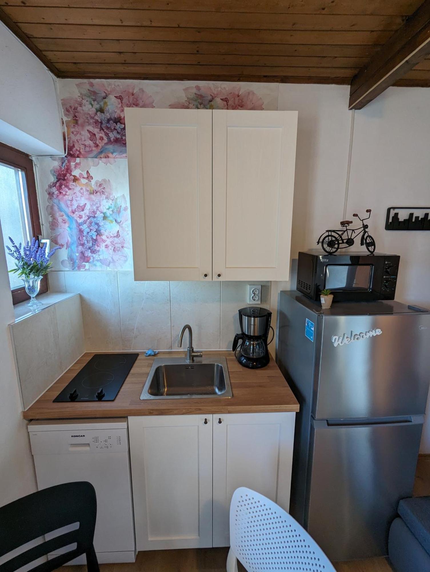 Zeezicht Appartement 50M From Beach Srima Dış mekan fotoğraf