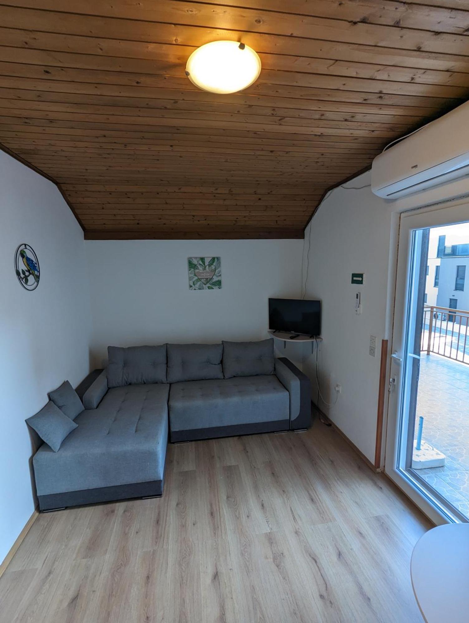 Zeezicht Appartement 50M From Beach Srima Dış mekan fotoğraf